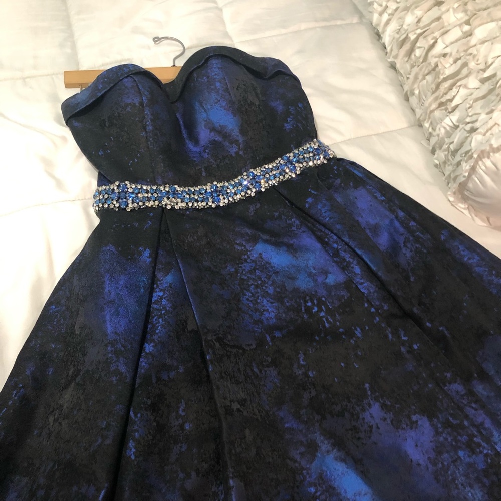 BEAUTIFUL UNIQUE PROM DRESS
